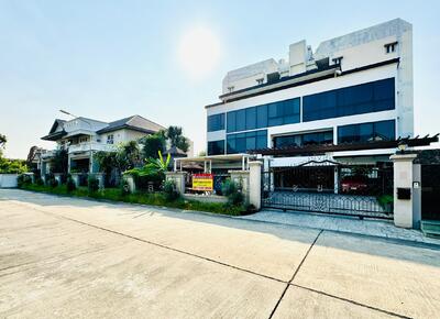 ขาย - ขายบ้านเดี่ยวหมู่บ้านปรีชาปิ่นเกล้า1 รวม2หลังบนเนื้อที่228.5ตารางวา ถนนบรมราชชนนี เขตตลิ่งชั่น, กรุงเทพ