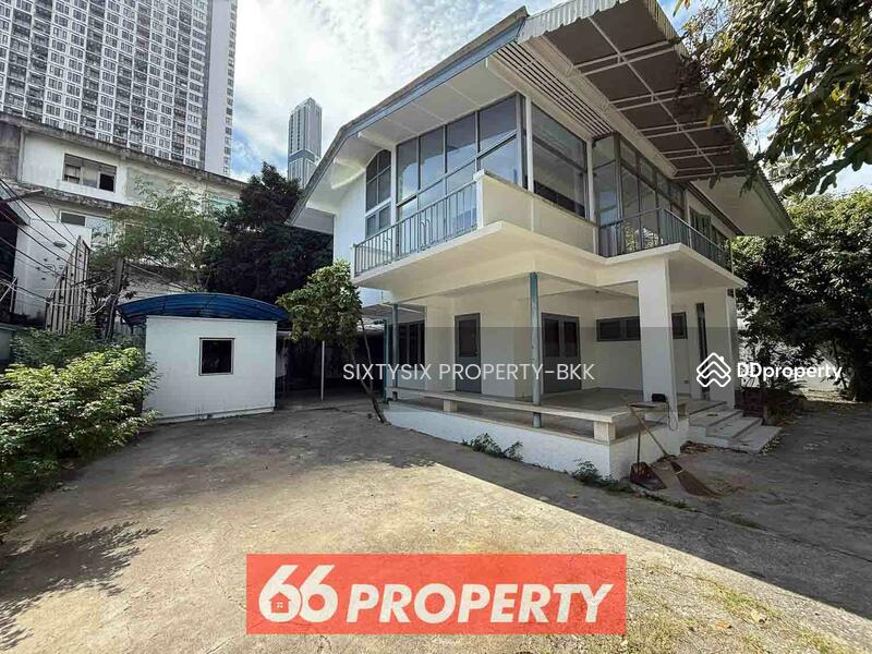For Rent - Commercial House in Ekamai, Bangkok