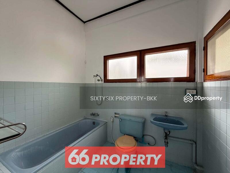 For Rent - Commercial House in Ekamai, Bangkok