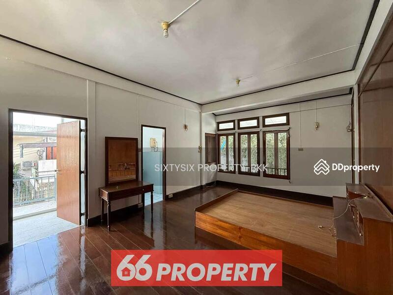 For Rent - Commercial House in Ekamai, Bangkok