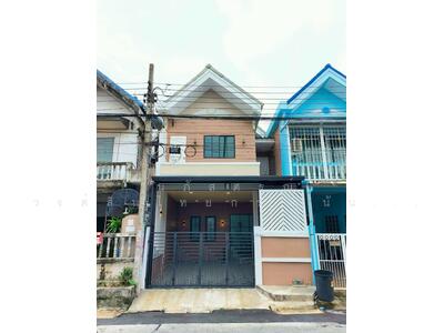 ขาย - ทาวน์เฮ้าส์ ตกแต่งใหม่ หมู่บ้านแดนทอง สุขาภิบาล 5 ซอย 20 ท่าแร้ง บางเขน ทำเลดี ใกล้รถไฟฟ้า ราคาถูก, กรุงเทพ