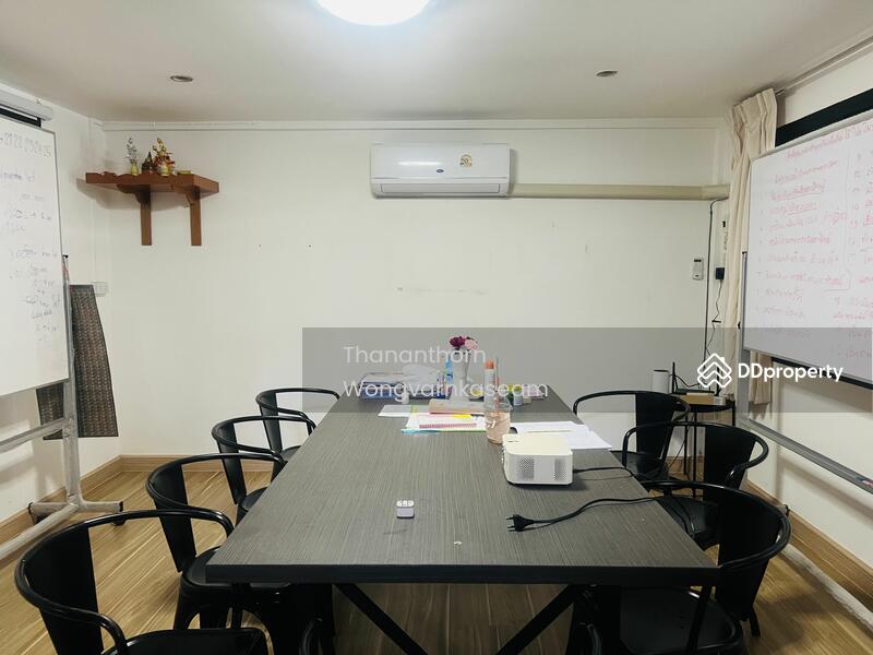 For Sale - 2-Storey Townhome for Sale Perfect for Living or Office Use Ladprao 26 | 200 SQM | Near MRT Ladprao, Bangkok