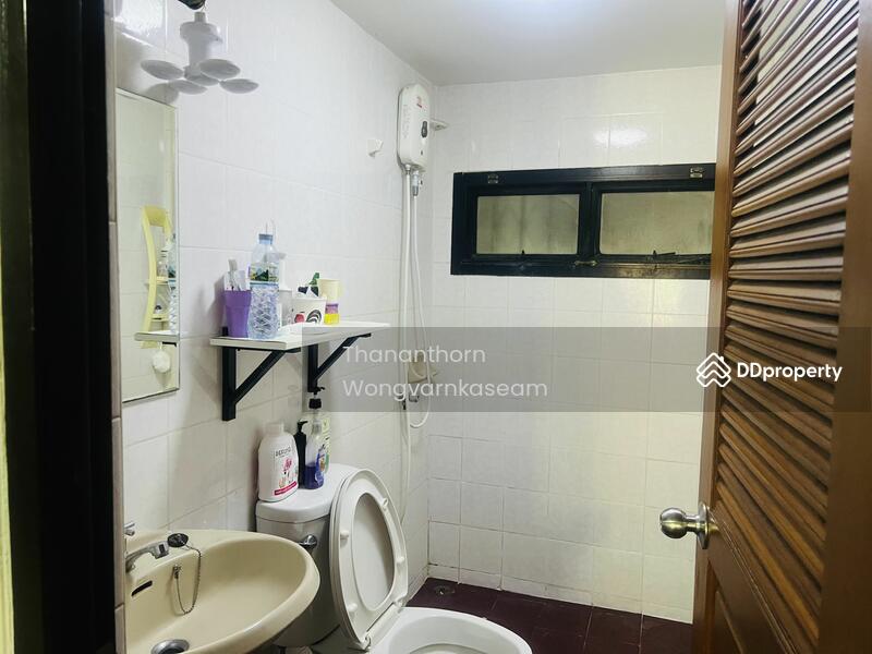 For Sale - 2-Storey Townhome for Sale Perfect for Living or Office Use Ladprao 26 | 200 SQM | Near MRT Ladprao, Bangkok