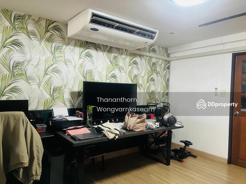 For Sale - 2-Storey Townhome for Sale Perfect for Living or Office Use Ladprao 26 | 200 SQM | Near MRT Ladprao, Bangkok