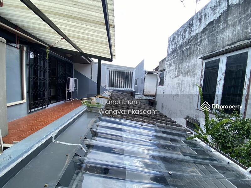 For Sale - 2-Storey Townhome for Sale Perfect for Living or Office Use Ladprao 26 | 200 SQM | Near MRT Ladprao, Bangkok