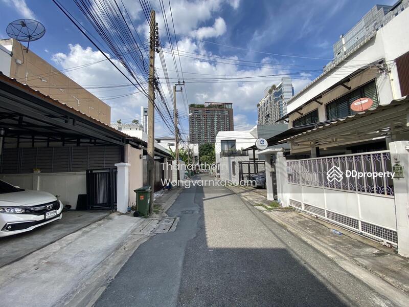 For Sale - 2-Storey Townhome for Sale Perfect for Living or Office Use Ladprao 26 | 200 SQM | Near MRT Ladprao, Bangkok