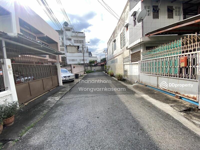 For Sale - 2-Storey Townhome for Sale Perfect for Living or Office Use Ladprao 26 | 200 SQM | Near MRT Ladprao, Bangkok