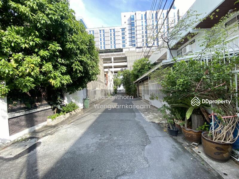 For Sale - 2-Storey Townhome for Sale Perfect for Living or Office Use Ladprao 26 | 200 SQM | Near MRT Ladprao, Bangkok