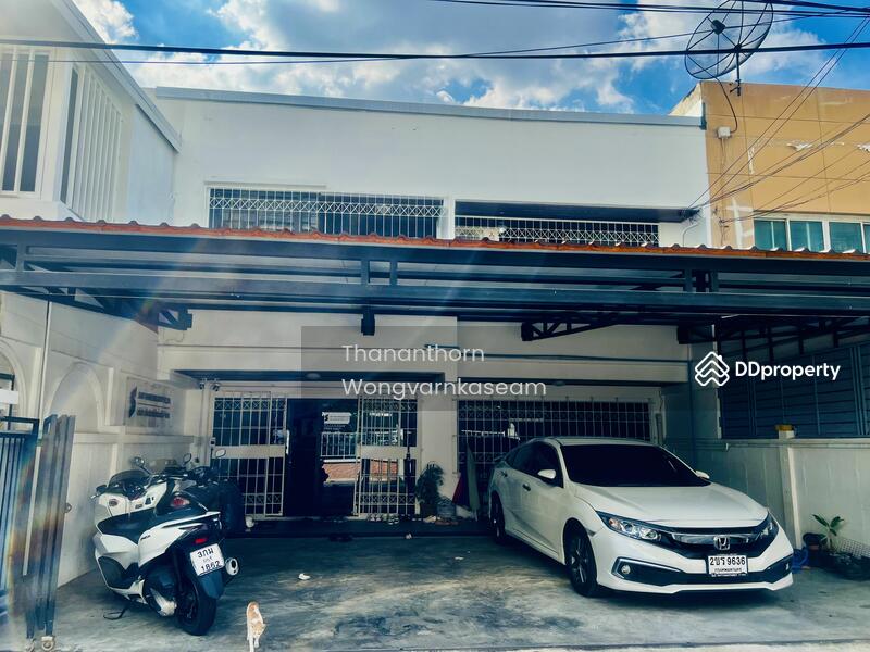 For Sale - 2-Storey Townhome for Sale Perfect for Living or Office Use Ladprao 26 | 200 SQM | Near MRT Ladprao, Bangkok