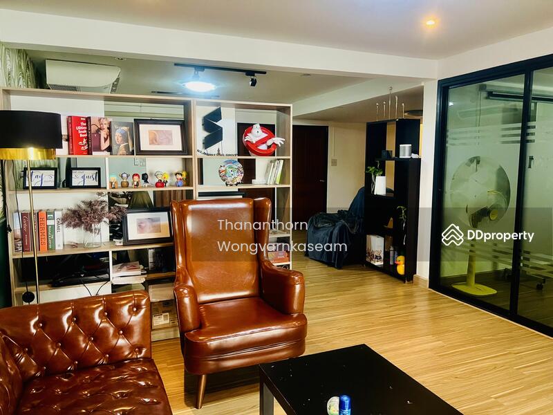 For Sale - 2-Storey Townhome for Sale Perfect for Living or Office Use Ladprao 26 | 200 SQM | Near MRT Ladprao, Bangkok