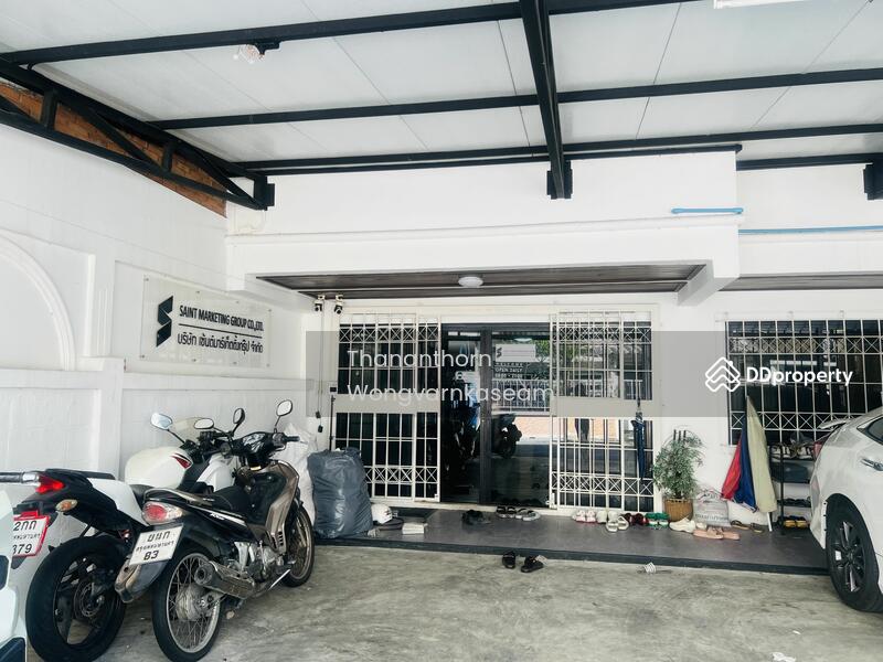 For Sale - 2-Storey Townhome for Sale Perfect for Living or Office Use Ladprao 26 | 200 SQM | Near MRT Ladprao, Bangkok