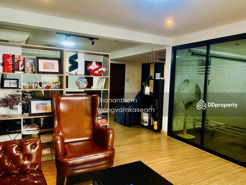 For Sale - 2-Storey Townhome for Sale Perfect for Living or Office Use Ladprao 26 | 200 SQM | Near MRT Ladprao, Bangkok