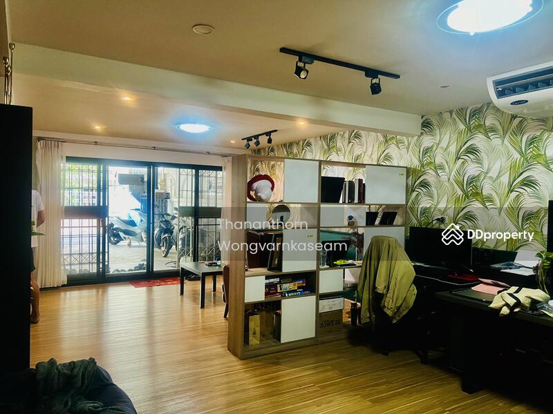 For Sale - 2-Storey Townhome for Sale Perfect for Living or Office Use Ladprao 26 | 200 SQM | Near MRT Ladprao, Bangkok