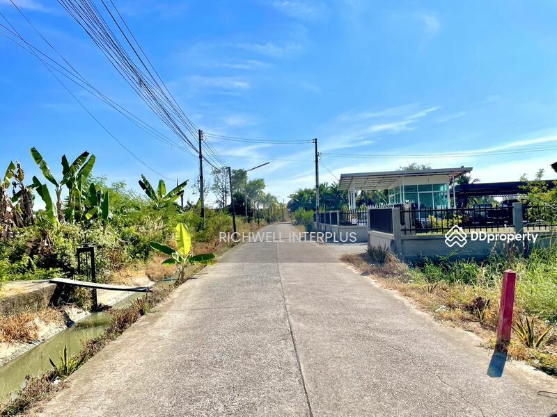 For Sale - Land for sale in Nong Lalok, 68 sq.w., on 2 sides of a concrete road, already filled in,, Rayong