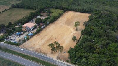 ขาย - ขายที่ดินแกลงทำเลดีเนื้อที่ 15 ไร่ ติดถนน4เลนสุขุมวิท3 ด้านหลังติดวิวเขา ใกล้หาดสวนสน3กม., ระยอง