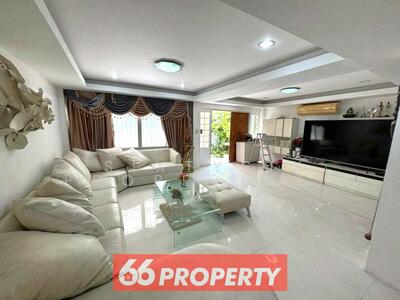 ขาย - Townhouse for Sale in Sathon Soi 12, กรุงเทพ