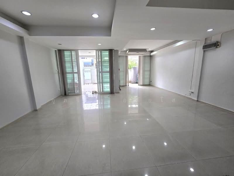 10260, Bangkok, Bang Chak, Phra Khanong, Bangkok, 4 Bedrooms, 200 sqm, Townhouse For Rent, by กุลจิรา อภัยโส, 11727447 - DDproperty.com