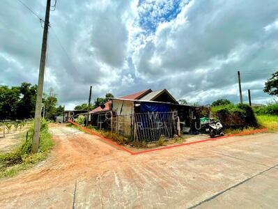 ขาย - ขายบ้านพร้อมที่ดินตาขันเนื้อที่ 142 ตรว. ติดถนนคอนกรีต ใกล้แยกบ้านดอนถนนเส้น36-3กม., ระยอง