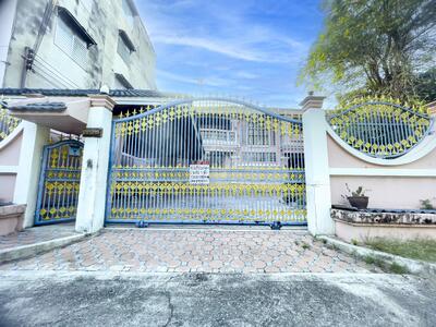 ขาย - บ้านเดี่ยว 2 ชั้น เพชรเกษม ซอย 16 บางกอกใหญ่ บ้านใหม่ไม่เคยเข้าอยู่ ตกแต่งไม้สักทองทั้งหลัง, กรุงเทพ