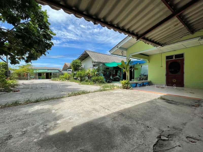 For Sale - Land for sale in Map Ta Phut with rental rooms, area 200 sq.w., in the city center, good location,, Rayong