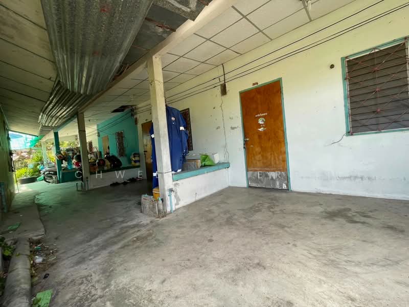 For Sale - Land for sale in Map Ta Phut with rental rooms, area 200 sq.w., in the city center, good location,, Rayong