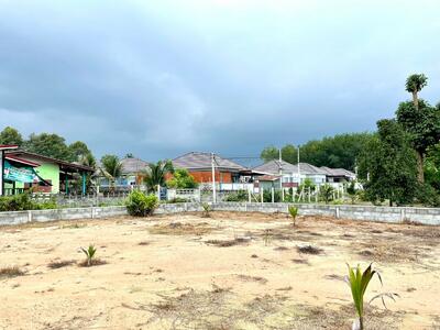 ขาย - ขายที่ดินตาขันถมแล้วล้อมรั้วเนื้อที่ 1 ไร่ เข้าซอยจากถ.4เลนเชิงเนิน-ชากบก200เมตร, ระยอง