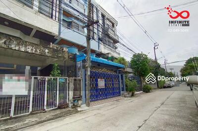 ขาย - ขายทาวน์โฮม 4.5 ชั้น ซอยโชคชัย4 ซอย 84 แยก 2 ถนนโชคชัย4, กรุงเทพ