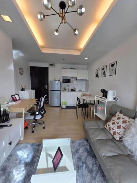 Thru Thonglor, Bangkok, Petchaburi Road, Bang Kapi, Huai Khwang, Bangkok, 1 Bedroom, 37 sqm, Condo For Rent, by Agentbkk, 11731323 - DDproperty.com