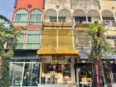ขาย - ขายตึกแถว/อาคารพาณิชย์ 3 ชั้น(ขายพร้อมผู้เช่า) ริมถนนพระราม9 ตัดใหม่ ซอย 49, กรุงเทพ