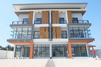 ขาย - (Office )ขายอาคารพาณิชย์3ชั้น ใกล้อ่างเก็บน้ำหนองค้อ และนิคมอุตสาหกรรม ทำเลดี, ชลบุรี