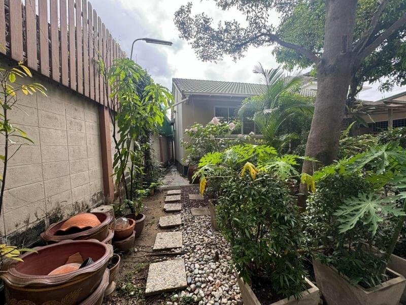 ขาย - ที่ดินจำนวน 225 ตารางวา พร้อมสิ่งปลูกสร้าง 3 รายการ ถนนเทศบาลสงเคราะห์ และถนนประชาชื่น, กรุงเทพ