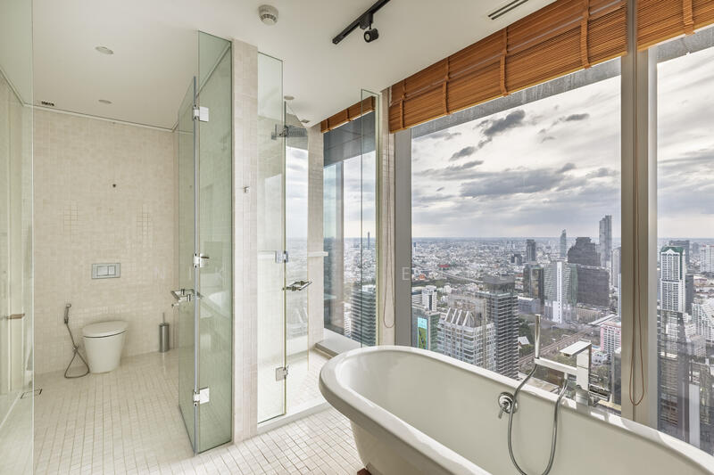 Master bathroom: 15 sqm