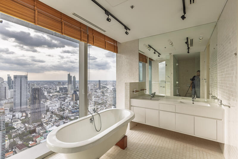 Master bathroom: 15 sqm