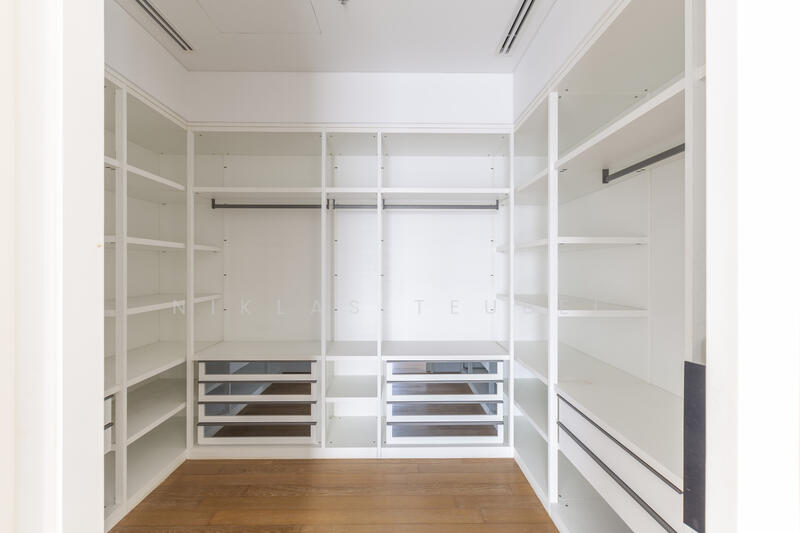 Walk-in closet: 10 sqm