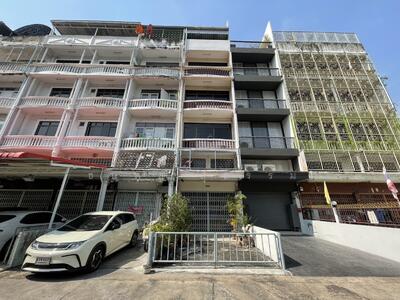 ขาย - ขายตึก 17 ตารางวาตัว 5 ชั้น มีดาดฟ้า ห้องน้ำ5 ห้อง ห้องนอน 4 ห้อง ห้องพระ 1 ห้อง 340 ตาราเมตร, กรุงเทพ