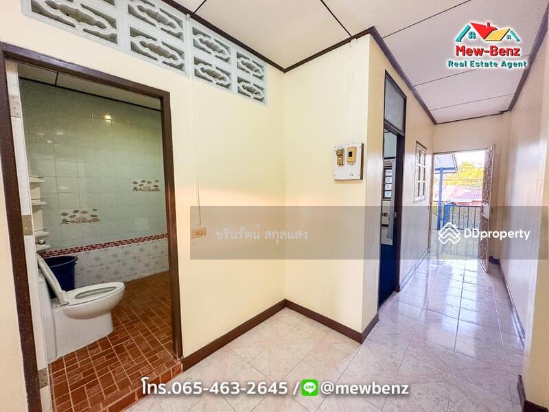 For Sale - ทาวเฮาส์ 2 ชั้น ติดถถนใหญ่ 2 ห้องนอน 2 ห้องน้ำ 1 ครัว มีระเบียงด้านหน้า-หลัง, Prachin Buri