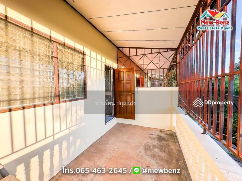 For Sale - ทาวเฮาส์ 2 ชั้น ติดถถนใหญ่ 2 ห้องนอน 2 ห้องน้ำ 1 ครัว มีระเบียงด้านหน้า-หลัง, Prachin Buri