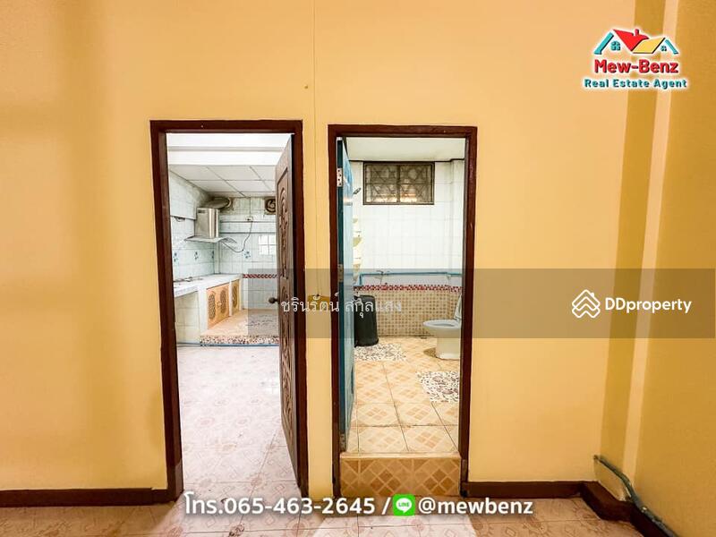 For Sale - ทาวเฮาส์ 2 ชั้น ติดถถนใหญ่ 2 ห้องนอน 2 ห้องน้ำ 1 ครัว มีระเบียงด้านหน้า-หลัง, Prachin Buri