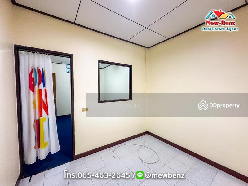 For Sale - ทาวเฮาส์ 2 ชั้น ติดถถนใหญ่ 2 ห้องนอน 2 ห้องน้ำ 1 ครัว มีระเบียงด้านหน้า-หลัง, Prachin Buri