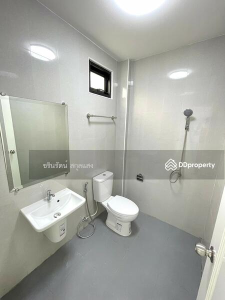 For Sale - ทาวน์โฮม คุณภาพดี ใกล้ตัวเมืองปราจีน 2 ชั้น 2 ห้องนอน 2 ห้องน้ำ 1 ที่จอดรถ, Prachin Buri