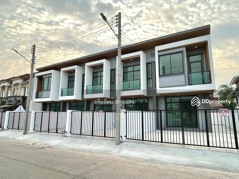 For Sale - ทาวน์โฮม คุณภาพดี ใกล้ตัวเมืองปราจีน 2 ชั้น 2 ห้องนอน 2 ห้องน้ำ 1 ที่จอดรถ, Prachin Buri
