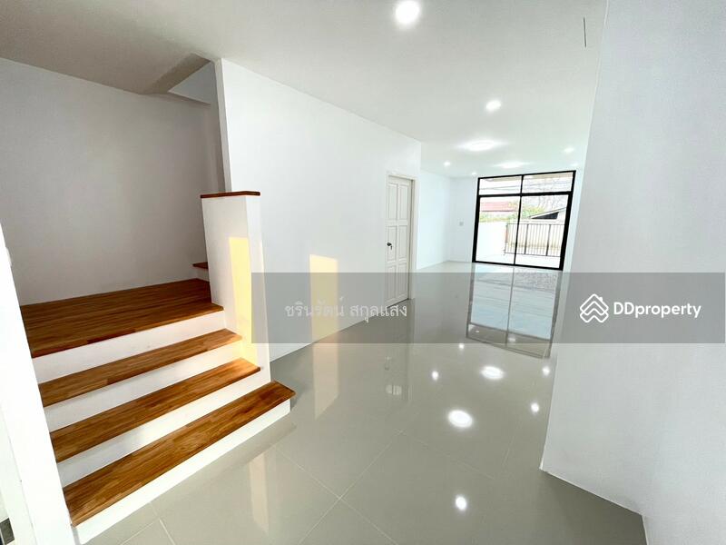 For Sale - ทาวน์โฮม คุณภาพดี ใกล้ตัวเมืองปราจีน 2 ชั้น 2 ห้องนอน 2 ห้องน้ำ 1 ที่จอดรถ, Prachin Buri