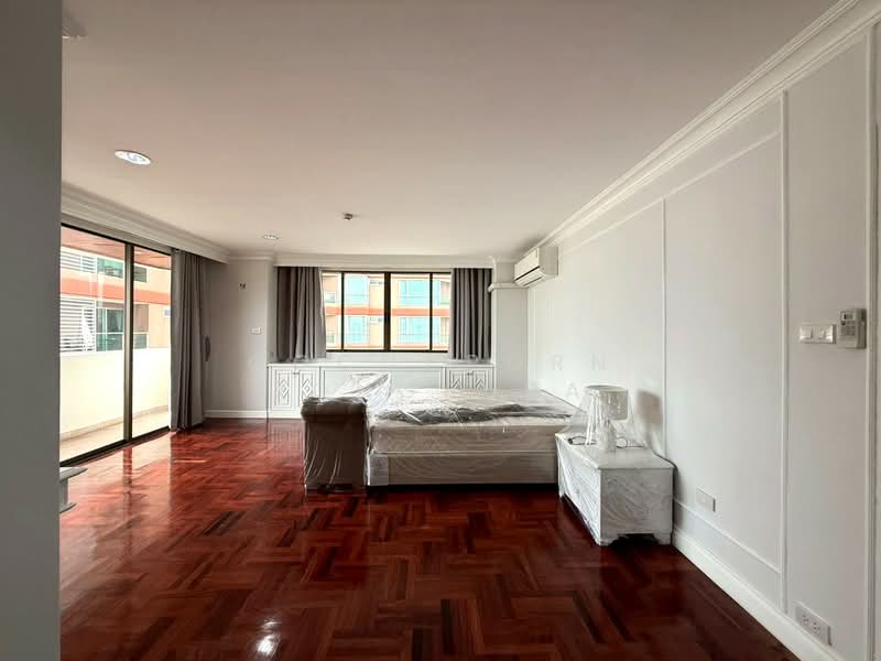 Apartment at Sukhumvit 43, Bangkok, Khlong Tan Nua, Watthana, Bangkok, 4 Bedrooms, 320 sqm, Apartment For Rent, by Gochaporn Fongsupa, 11739656 - DDproperty.com