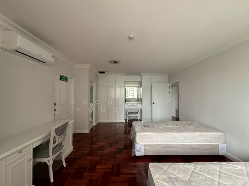 Apartment at Sukhumvit 43, Bangkok, Khlong Tan Nua, Watthana, Bangkok, 4 Bedrooms, 320 sqm, Apartment For Rent, by Gochaporn Fongsupa, 11739656 - DDproperty.com