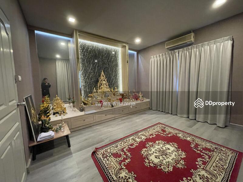 ขาย - ขายบ้านเดี่ยว ตกแต่งสไตล์ โมเดิร์น อยู่ตรงข้ามห้างเซ็นทรัล ชลบุรี เข้าซอยเพียง 30 เมตร ราคาถูกสุด, ชลบุรี