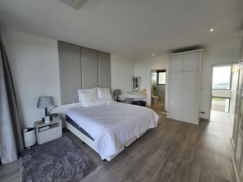 Blue Canyon Heights, Phuket, 165 Village No. 1 Thepkrasattri Road, Mai Khao, Thalang, Phuket, 3 Bedrooms, 252 sqm, Condo For Sale, by James Nixon, 11742295 - Master bedroom - DDproperty.com
