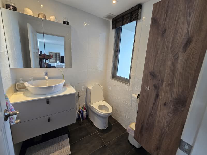 Blue Canyon Heights : บลู แคนยอน ไฮท์, ภูเก็ต, 165 หมุ่ 1 ถนนเทพกระษัตรี, ไม้ขาว, ถลาง, ภูเก็ต, 252 ตร.ม., คอนโด ขาย, โดย James Nixon, 11742295 - Main floor powder room - DDproperty.com