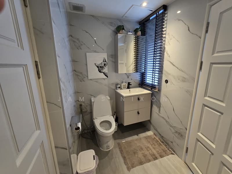 Blue Canyon Heights : บลู แคนยอน ไฮท์, ภูเก็ต, 165 หมุ่ 1 ถนนเทพกระษัตรี, ไม้ขาว, ถลาง, ภูเก็ต, 252 ตร.ม., คอนโด ขาย, โดย James Nixon, 11742295 - 2nd bedroom walk through bathroom - DDproperty.com