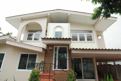 ขาย - บ้านพร้อมที่ดิน 20*20ม. อารีย์ ซอยสายลม ทิศออกเฉียงเหนือ, กรุงเทพ