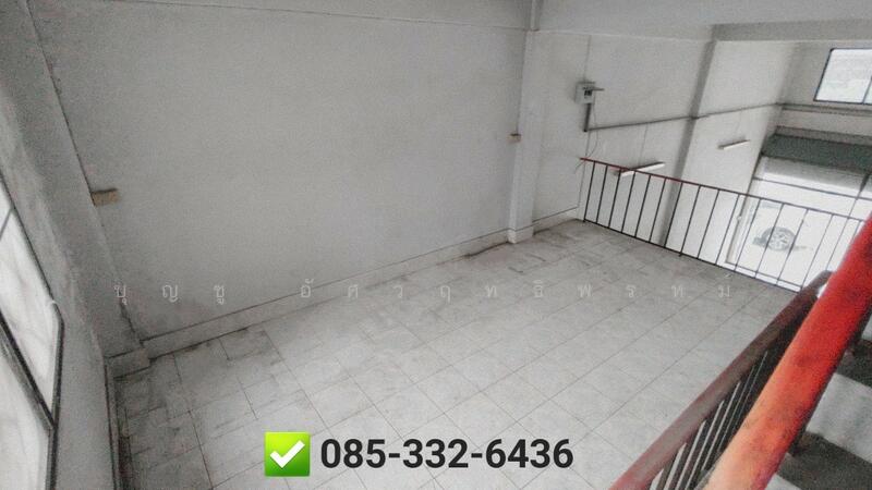 ให้เช่า - ให้เช่าอาคารพาณิชย์ 3 ชั้นครึ่ง ติดถนนเมนหลัก ค้าขายได้ มีชั้นลอย ชั้นดาดฟ้า, กรุงเทพ